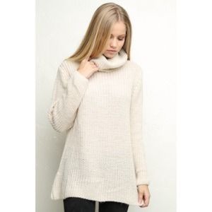 NWOT Brandy Melville Amalia turtleneck sweater/top